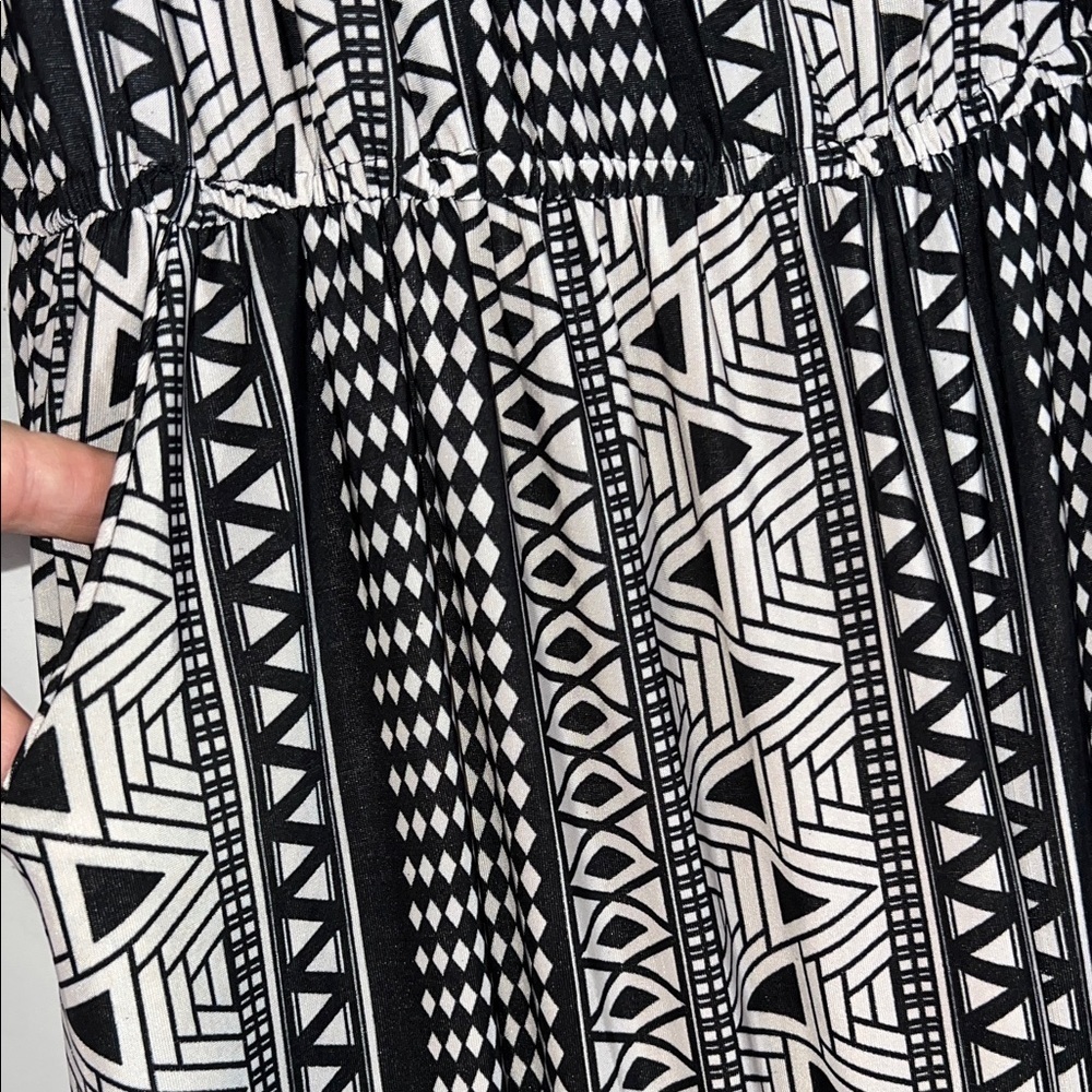Seven Islands Chic Black & Tan Patterned Jumpsuit , Plus Size 3X - Picture 3 of 6